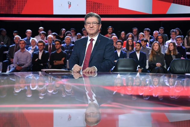 Jean-Luc Mélenchon s'apprêtant à participer à 