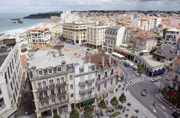 la station balnéaire de Biarritz deviendra la capitale diplomatique du monde en accueillant, sous les auspices d'Emmanuel Macron, un sommet du G7