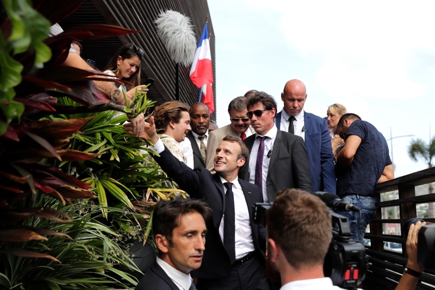 Le président Emmanuel Macron à son arrivée sur l'île de saint Barthelemy le 30 septembre 2018