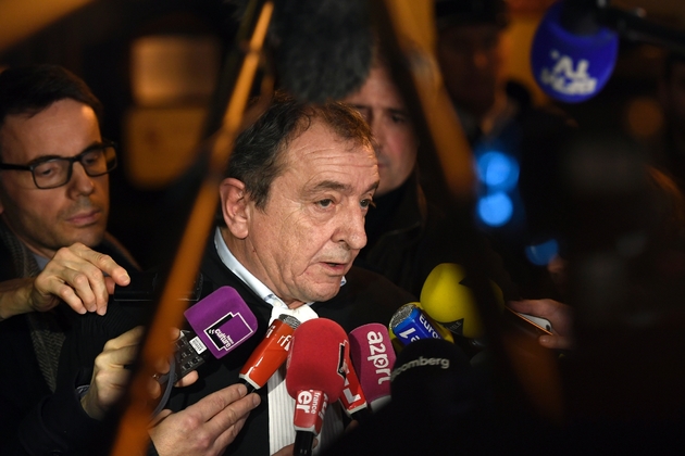 Patrick Maisonneuve, l'avocat de Mme Lagarde, répond aux médias, le 19 décembre 2016 après le jugement de la CJR, au palais de justice de Paris