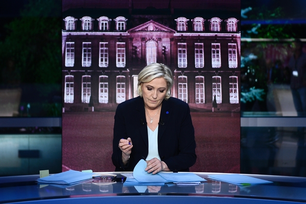 Marine Le Pen sur le plateau de TF1 le 25 avril 2017, à Boulogne-Billancourt