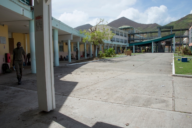 Dégâts au lycée polyvalent de Concordia, le 18 septembre 2017, sur l'île de Saint-Martin, après le passage de l'ouragan Irma