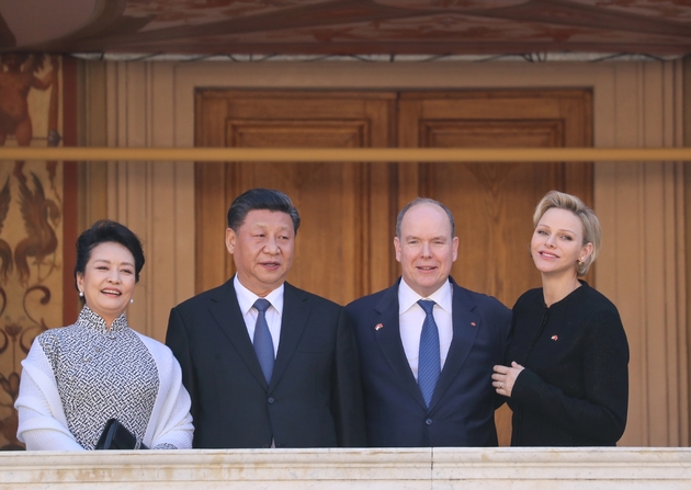 (de d à g) La princesse Charlène de Monaco, le Prince Albert II, le président chinois Xi Jinping et son épouse Peng Liyuan à Monaco le 24 mars 2019