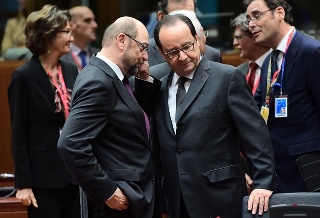 François Hollande et le président du Parlement européen, Martin Schulz (G), le 15 décembre 2016, lors d'un conseil européen à Bruxelles