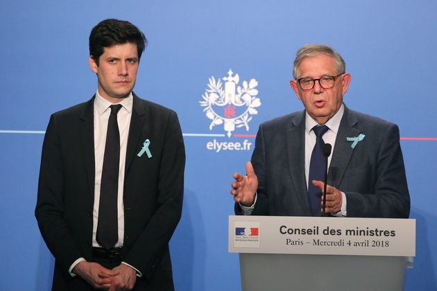 Le ministre de la Cohésion des territoires Jacques Mézard (d) et le secrétaire d'Etat Julien Denormandie, le 4 avril 2018