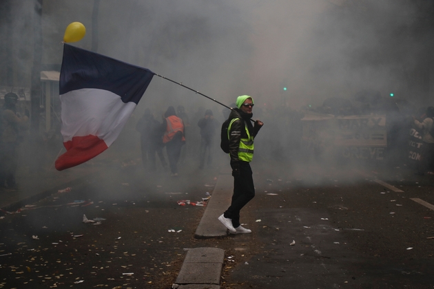 Un manifestant contre la réforme des retraites le 5 décembre 2019 à Paris