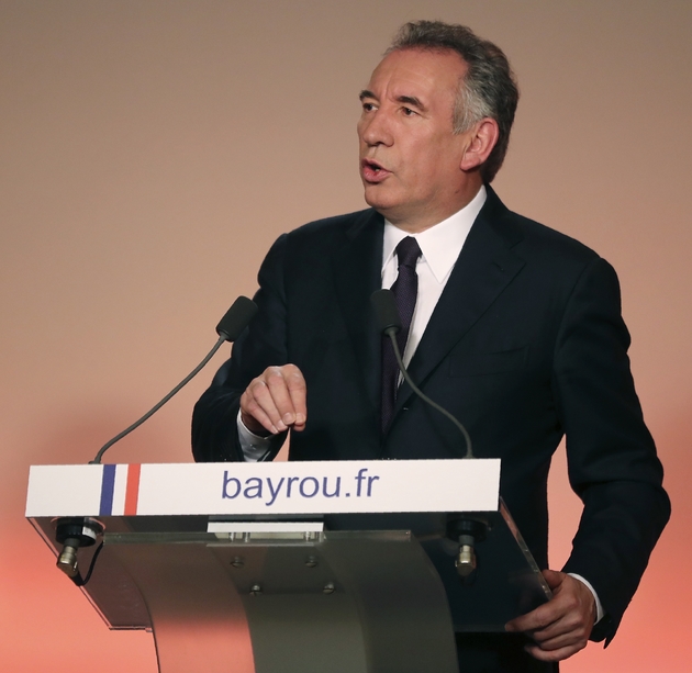 François Bayrou lors de la conférence de presse au cours de laquelle il a annoncé une alliance avec Emmanuel Macron, le 22 février 2017 au siège du MoDem à Paris