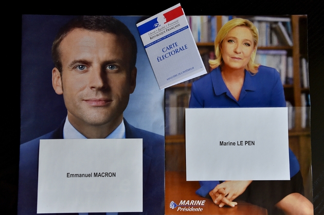 Affiches des deux finalistes de l'élection présidentielle, le 4 mai 2016 à Nantes
