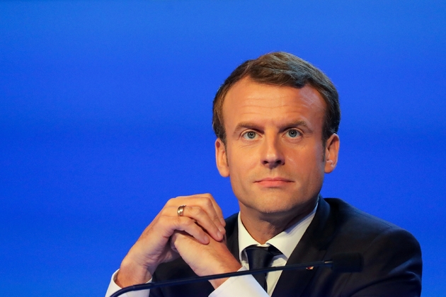 Emmanuel Macron assiste au 100e congrès des maires de France, à Paris, le 23 novembre 2017
