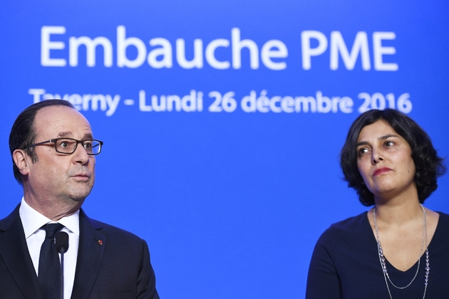 Le président François Hollande et la ministre du Travail Myriam El Khomri en visite dans l'entreprise ETNA France, le 26 décembre 2016 à Taverny