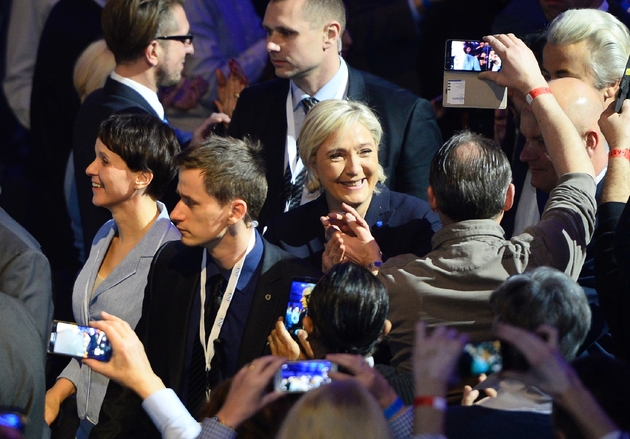 Frauke Petry de l'AfD et Marine Le Pen (FN)arrivent à une réunion à Coblence le 21 janvier 2017