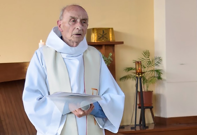 Jacques Hamel célèbre la messe le 11 juin 2016 à l'église de Saint-Etienne-du-Rouvray