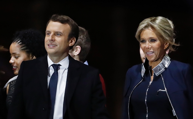 Emmanuel Macron, élu président, et sa femme Brigitte au Louvre, le 7 mai 2017 à Paris