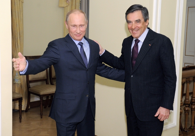 Le président russe Vladimir Poutine reçoit l'ancien Premier ministre François Fillon dans sa résidence de Novo-Ogaryovo près de Moscou, le 21 mars 2013