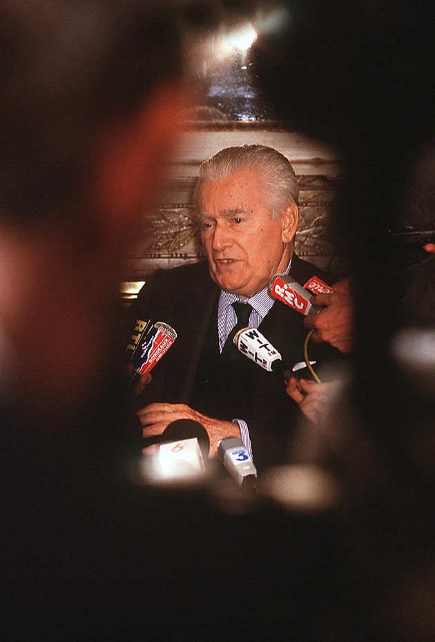 Jacques Chaban-Delmas à Bordeaux lors de sa dernière conférence de presse en tant que maire de Bordeaux en 1995