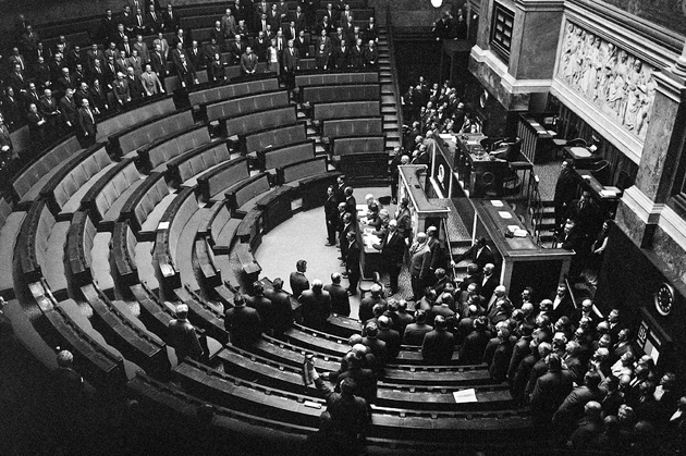 Le Président de l'Assemblée Nationale Jacques Chaban-Delmas annonce la dissolution de l'Assemblée Nationale, le 30 mai 1968 à Paris