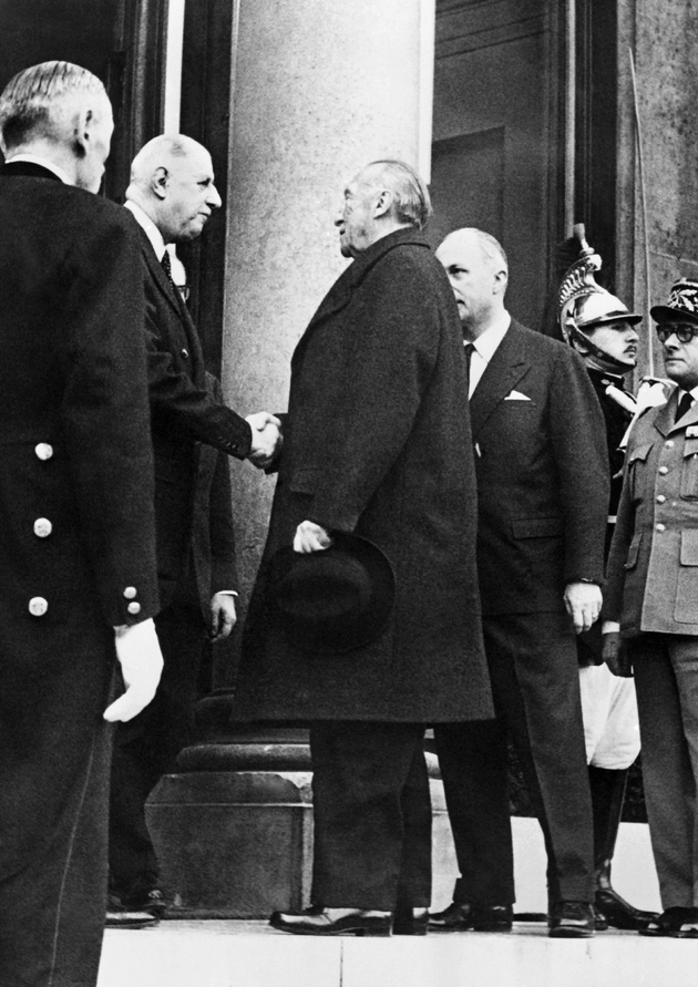 Le président français Charles de Gaulle (à gauche) et le chancelier allemand Konrad Adenauer à l'Elysée, le 21 janvier 1963