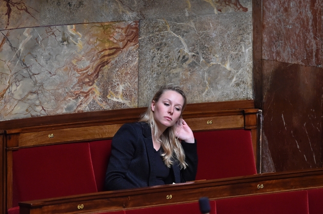 Marion-Maréchal Le Pen, députée FN du Vaucluse, lors d'une session de questions au gouvernement à l'Assemblée nationale à Paris, le 8 mars 2016