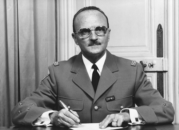 Le général Jean Lagarde, chef d'état major de l'armée de terre, en janvier 1975