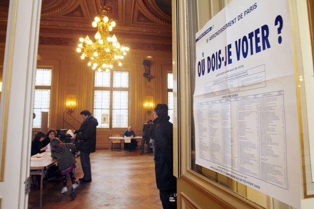 Un bureau de vote le 9 mars 2008 dans le sixième arrondissement à Paris