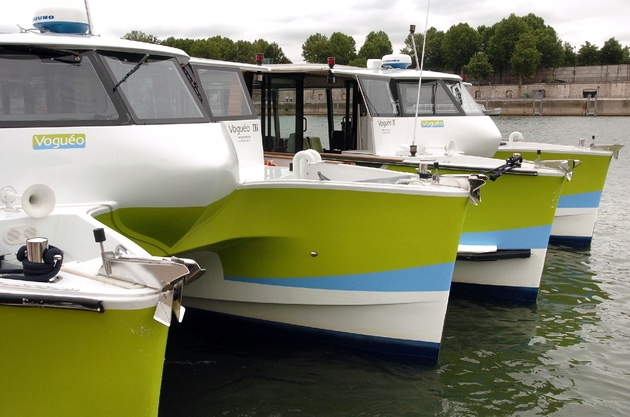 Vue prise le 28 juin 2008 à Paris de navettes sur Seine Voguéo, lors de l'inauguration de ce service public fluvial qui reliait la gare d'Austerlitz à l'école vétérinaire de Maisons-Alfort