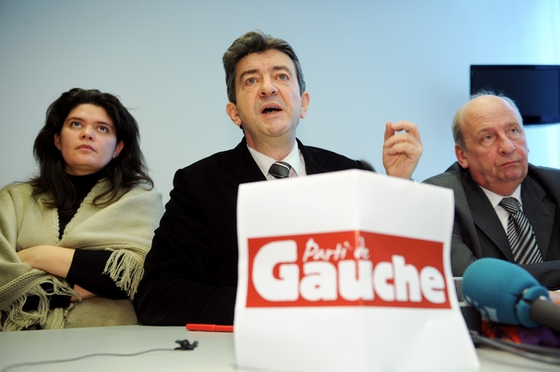 Raquel Garrido, alors responsable internationale de l'association Pour une République Sociale (PRS), au côté de Jean-Luc Mélenchon, alors sénateur de l'Essonne, et du député du Nord Marc Dolez, le 12 novembre 2008 à Paris