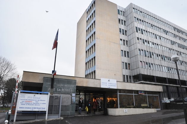 L'entrée de l'hôpital La Pitié-Salpêtrière, le 12 janvier 2009 à Paris