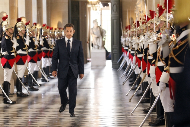 Nicolas Sarkozy entouré de gardes républicains arrive au Château de Versailles pour faire un discours devant le Parlement réunis en Congrès  le 22 juin 2009