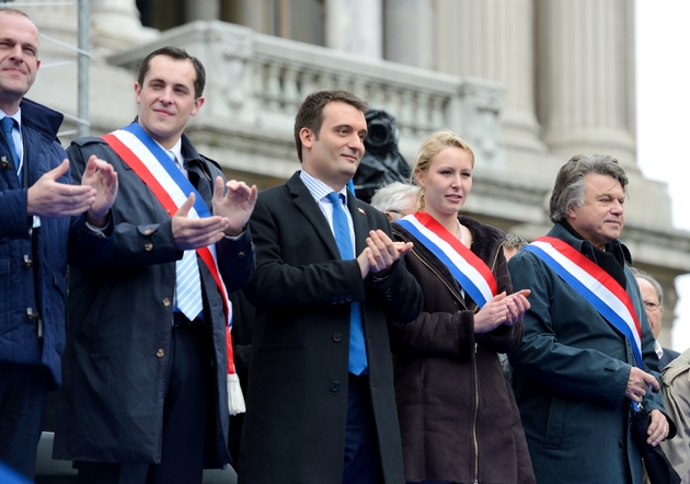 Marion Maréchal-Le Pen (2eD) et Florian Philippot(C) lors du 1er mai 2013 à Paris
