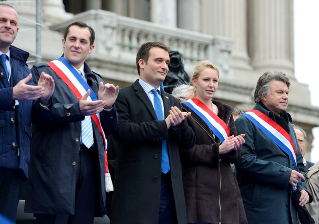 Marion Maréchal-Le Pen (2eD) et Florian Philippot(C) lors du 1er mai 2013 à Paris