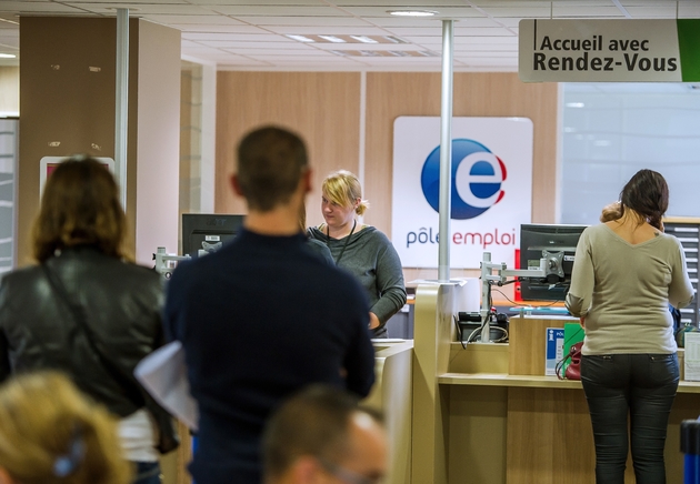 File d'attente à l'accueil d'une agence de Pôle Emploi le 27 août 2014 à Armentieres