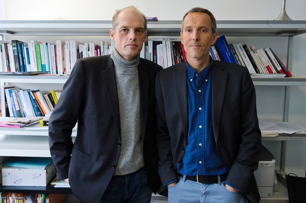 Les journalistes du Monde Fabrice Lhomme (g) et Gérard Davet, le 10 novembre 2014 à Paris