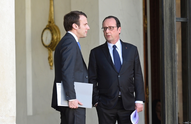Le président François Hollande et Emmanuel Macron, alors ministre de l'Economie, à l'Elysée, le 14 avril 2015