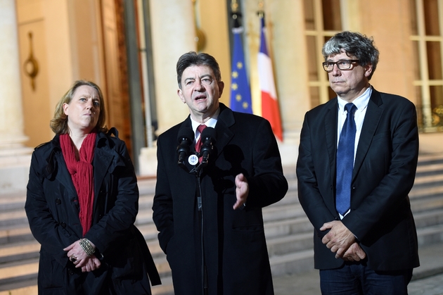 Jean-Luc Mélenchon (c) entouré d'Eric Coquerel (d), coordinateur du Parti de gauche et de Danielle Simonnet, porte-parole du candidat, à l'Elysée le 15 novembre 2015