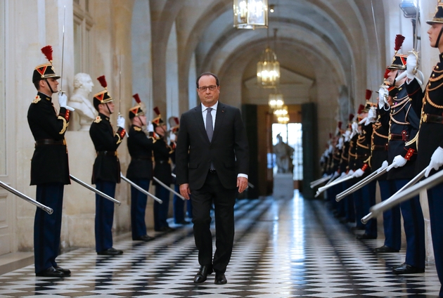 François Hollande arrive à Versailles pour prononcer un discours devant le Parlement réunis en Congrès, le 16 novembre 2015