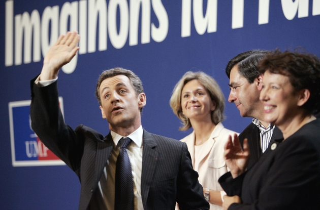 Nicolas Sarkozy, entouré de son équipe à l'UMP, en septembre 2016