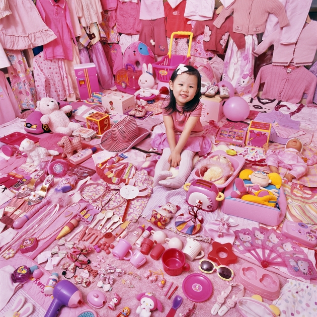 _the_pink_project_-_seohyun_and_her_pink_things_2007_cjeongmee_yoon.jpeg