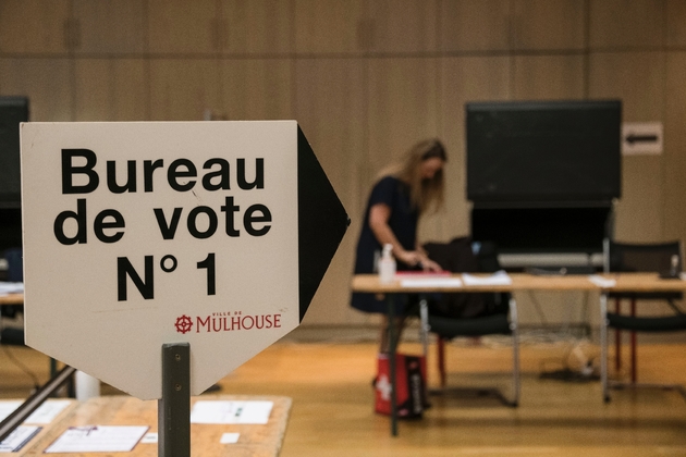 Un bureau de vote à Mulhouse, au 1er tour des municipales le 15 mars 2020.