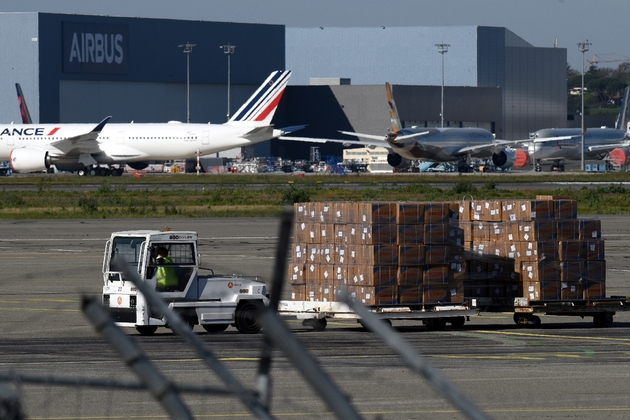 Arrivée à l'aéroport de Toulouse-Blagnac le 5 avril 2020 d'une cargaison de masques venant de Chine