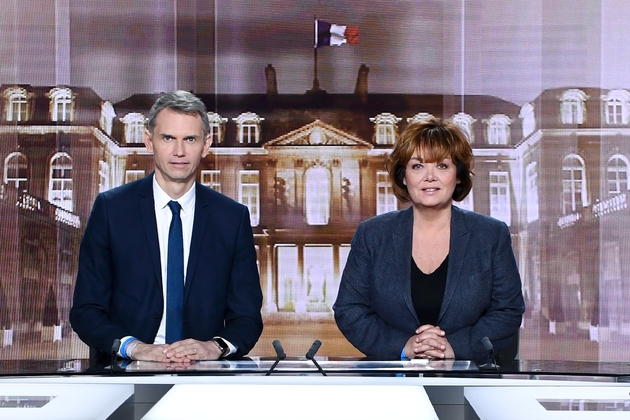 Christophe Jakubyszyn (g) et Nathalie Saint-Cricq, qui animeront mercredi le débat télévisé de l'entre deux tours de la présidentielle, photographiés le 2 mai 2017, à La Plaine Saint Denis