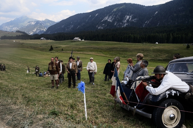 Des comédiens représentent un groupe de maquisards au plateau des Glières, en juillet 2018