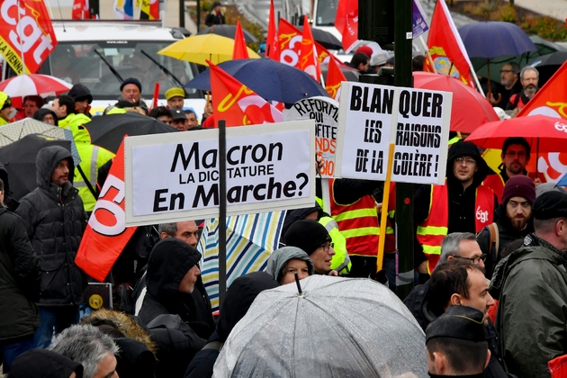 Manifestation contre la visite du président Emmanuel Macron pour le 47e Festival de BD, le 30 janvier 2020  devant la gare d'Angoulême 