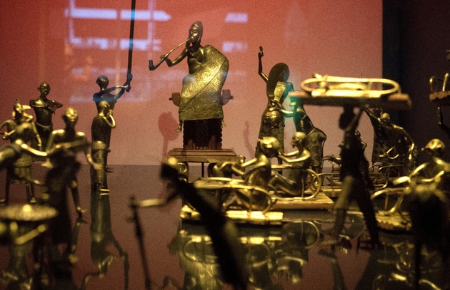 Des statues du royaume du Dahomey mettant en scène la cérémonie Ato, le 18 mai 2018 au musée du Quai Branly 