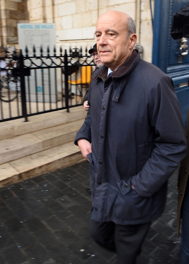 Alain Juppé à son arrivée à la mairie le 6 mars 2017 à Bordeaux 