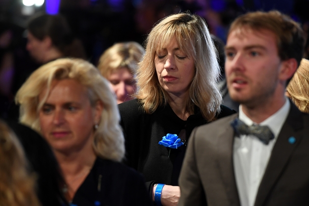 Des partisans de Marine Le Pen à l'annonce de sa défaite à la présidentielle face à Emmanuel Macron, le 7 mai 2017 à Paris