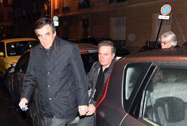 François Fillon et son épouse Penelope arrivent à leur domicile à Paris le 30 janvier 2017, après leur audition à Nanterre
