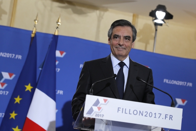 François Fillon remporte de façon inattendue la primaire de la droite et du centre le 27 novembre 2016