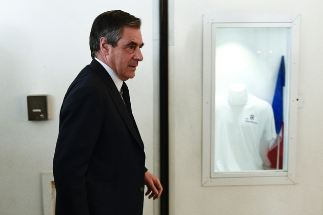 Le candidat défait de la droite à la présidentielle François Fillon arrive au siège du parti Les Républicains à Paris le 24 avril 2017