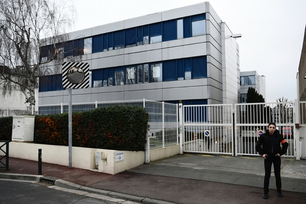 Le siège du Front national, à Nanterre en banlieue parisienne, lors d'une perquisition par la police, le 20 février 2017