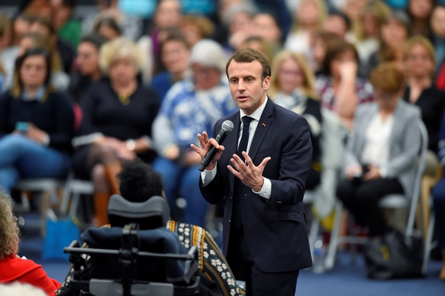 Le Président Emmanuel Macron s'exprime lors d'un débat le 28 février 2019 à Pessac (Gironde)